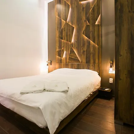 East & West Apartment