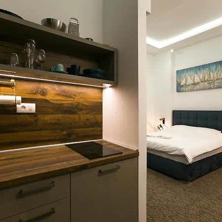 East & West Apartment Belgrad