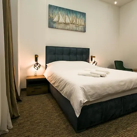 East & West Apartment Belgrad